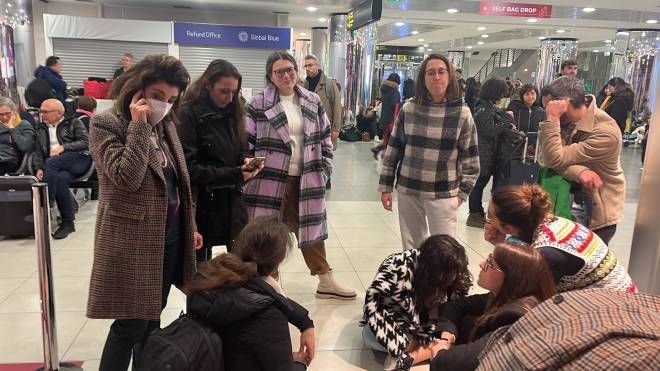 Peretola, i passeggeri del volo Vueling Firenze - Palermo bloccati in aeroporto