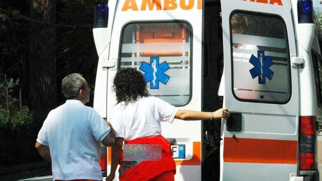 Un’ambulanza (Foto di repertorio Crocchioni)